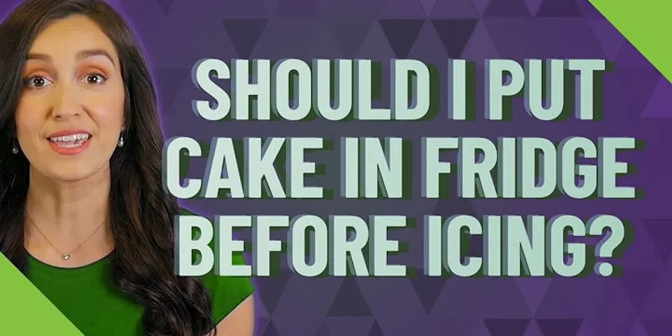 What do you put on cake before icing