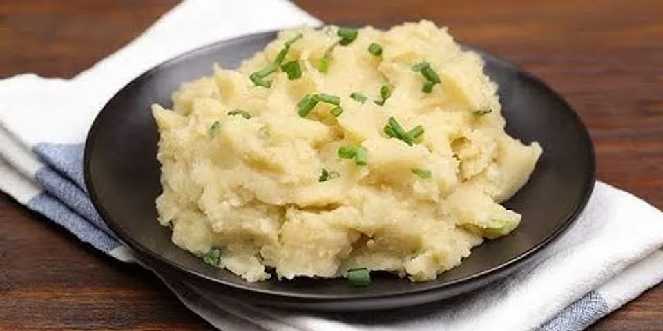 What does butter do to mashed potatoes?